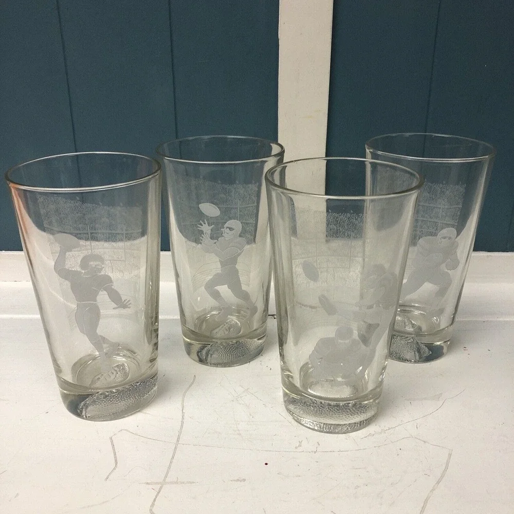Set of 4 Vintage Look Football Players Tumbler Pint Glasses Heavy Glass Man Cave
